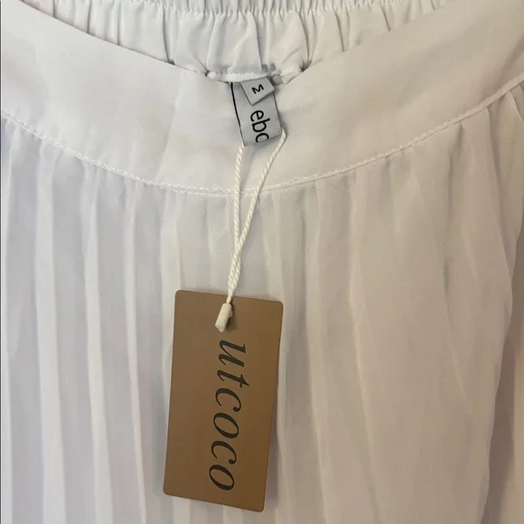 Elegant White Pleated Maxi Skirt - Picture 2 of 5